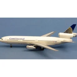 Airplane Model*Aero Classics AC411338 1:400 Continental DC-10-10 N68044 - Miniature Marvels: Airplane Models & Painted Dice