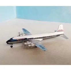Airplane Model*Aero Classics AC419956 1:400 United Airlines DC-6 - Miniature Marvels: Airplane Models & Painted Dice