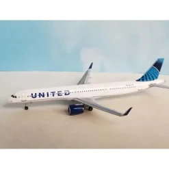 Airplane Model*Aero Classics AC411207 1:400 United Airlines A321neo N14502 - Miniature Marvels: Airplane Models & Painted Dice