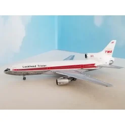 Airplane Model*Aero Classics BBX41631 1:400 TWA L1011 Roll Out Twin Globes - Miniature Marvels: Airplane Models & Painted Dice