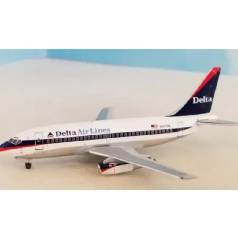 Airplane Model*AeroClassics BBX41641 1:400 Delta Boeing 737-200 - Miniature Marvels: Airplane Models & Painted Dice