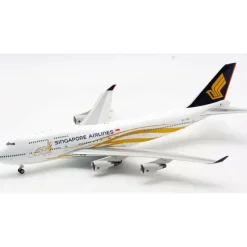 Airplane Model*B Models B-744-SMZ 1:200 Singapore Airlines 747-400 - Miniature Marvels: Airplane Models & Painted Dice