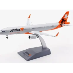 Airplane Model**B-Models B-A321-JQ-FE 1:200 Jetstar Airways Airbus A321-231 - Miniature Marvels: Airplane Models & Painted Dice
