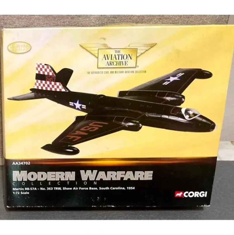 Airplane Model*Corgi AA34702 1:72 Canberra RB-57A, Shaw AFB, 363rd TRW - Miniature Marvels: Airplane Models & Painted Dice
