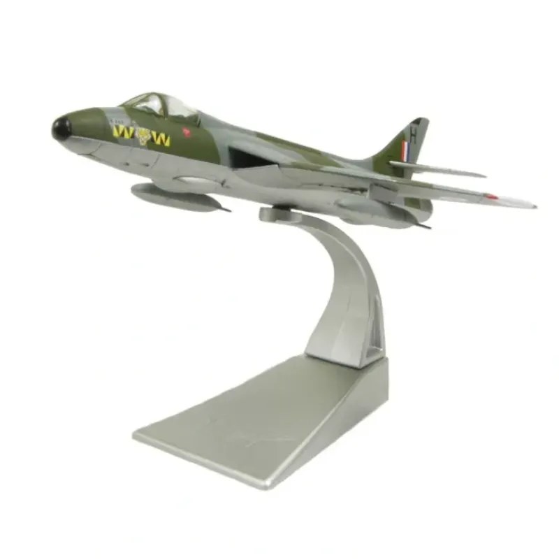 Airplane Model*Corgi AA32713 Hawker Hunter 1:72 F.Mk 6 RAF No.74 Sqn Tigers, XK142, RAF Horsham St.Faith, England, Late 1950s - Miniature Marvels: Airplane Models & Painted Dice