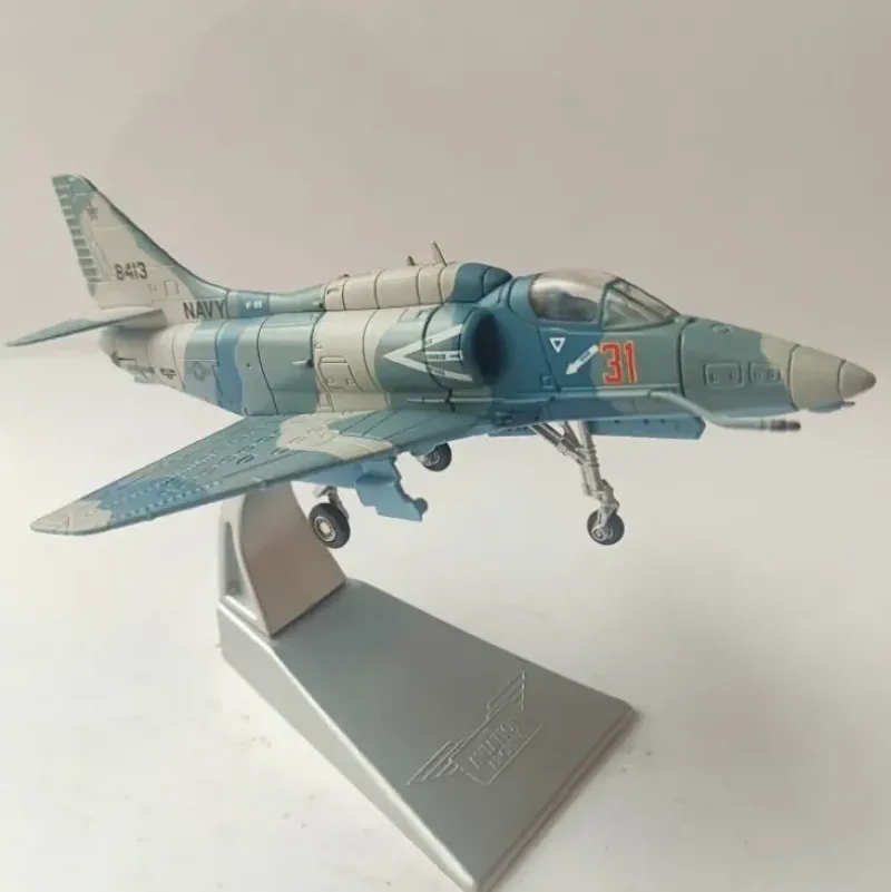 Airplane Model*Corgi US37405 1:72 Douglas A-4M Skyhawk USN VF-126 Bandits, NAS Miramar, CA, 1992 - Miniature Marvels: Airplane Models & Painted Dice