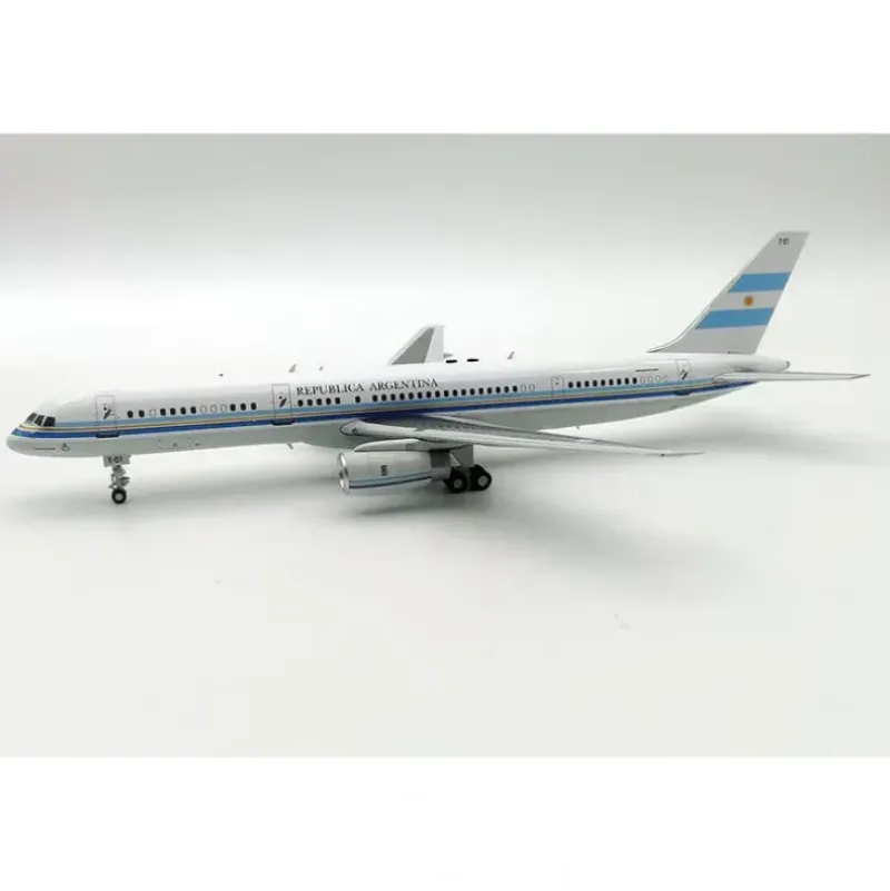 Airplane Model*El Aviador EAVT01 1:200 Republica Argentina Boeing 757-200 T-01 - Miniature Marvels: Airplane Models & Painted Dice
