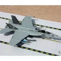Airplane Model*Gemini Aces GAUSN10002 1:72 U.S Navy F/A-18F Super Hornet "Jolly Rogers" - Miniature Marvels: Airplane Models & Painted Dice