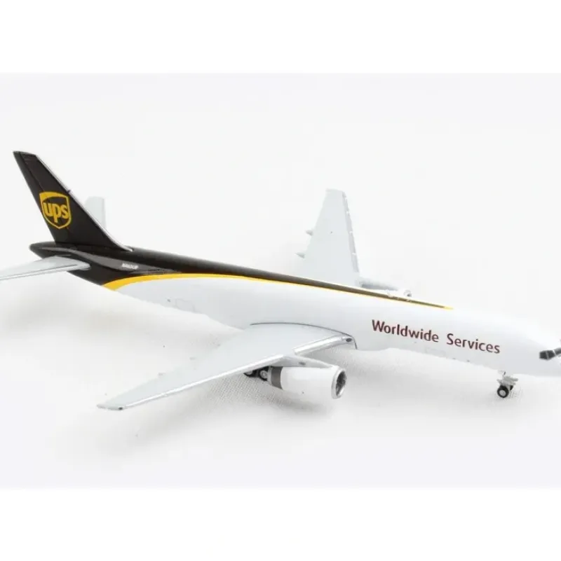 Airplane Model*Gemini Jets 1:400 GJ2048 / DAR832 UPS 757-200F - Miniature Marvels: Airplane Models & Painted Dice