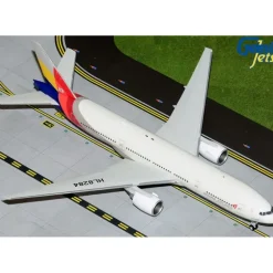Airplane Model*Gemini Jets G2AAR1018 1:200 Asiana Airlines Boeing 777-200ER - Miniature Marvels: Airplane Models & Painted Dice