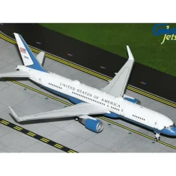 Airplane Model*Gemini Jets G2AFO1280 1:200 U.S. Air Force C-32A 99-0004 "Andrews Air Force Base"1:200 U.S. Air Force C-32A 99-0004 "Andrews Air Force Base" - Miniature Marvels: Airplane Models & Painted Dice