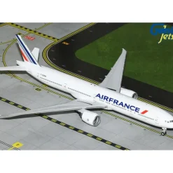 Airplane Model*Gemini Jets G2AFR1282 1:200 Air France Boeing 777-300ER F-GZNH - Miniature Marvels: Airplane Models & Painted Dice