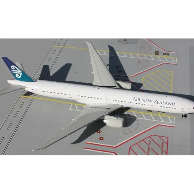 Airplane Model*Gemini Jets G2ANZ258 1:200 Air New Zealand Boeing 777-300ER ZK-OKM - Miniature Marvels: Airplane Models & Painted Dice
