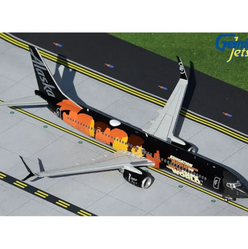 Airplane Model*Gemini Jets G2ASA1016 1:200 Alaska Air Boeing 737-900ER N492AS "Our Commitment - Miniature Marvels: Airplane Models & Painted Dice