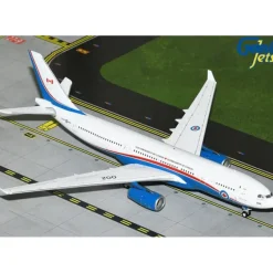 Airplane Model*Gemini Jets G2CAF1275 1:200 Royal Canadian Air Force CC-330 Husky (A330-200) 330002 - Miniature Marvels: Airplane Models & Painted Dice