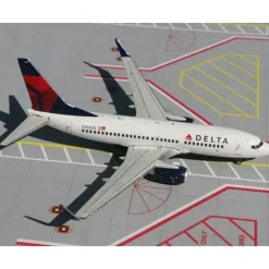 Airplane Model*Gemini Jets G2DAL163 1:200 Delta Airlines Boeing 737-700 - Miniature Marvels: Airplane Models & Painted Dice