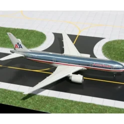 Airplane Model*Gemini Jets GJAAL328 1:400 American Airlines Boeing 777-200ER - Miniature Marvels: Airplane Models & Painted Dice