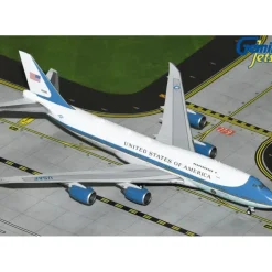Airplane Model*Gemini Jets GJAFO2220 1:400 U.S. Air Force VC-25B 30000 Air Force One - Miniature Marvels: Airplane Models & Painted Dice