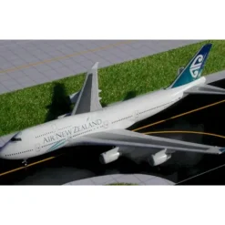 Airplane Model*Gemini Jets GJANZ067 1:400 Air New Zealand Boeing 747-400 ZK-NBT - Miniature Marvels: Airplane Models & Painted Dice