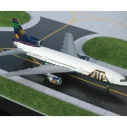 Airplane Model*Gemini Jets GJATA047 1:400 ATA Lockheed L-1011-385 N197AT - Miniature Marvels: Airplane Models & Painted Dice