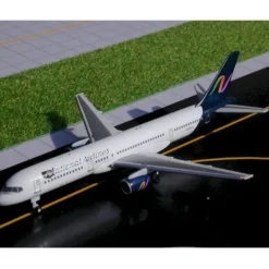 Airplane Model*Gemini Jets GJNAT050 1:400 National Airlines Boeing 757-200 - Miniature Marvels: Airplane Models & Painted Dice