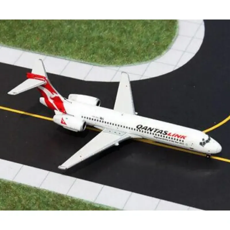 Airplane Model*Gemini Jets GJQFA1304 1:400 Qantas Airways Boeing 717-200 - Miniature Marvels: Airplane Models & Painted Dice