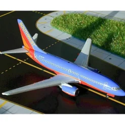 Airplane Model*Gemini Jets GJSWA253 1:400 Southwest Boeing 737-700 N795SW - Miniature Marvels: Airplane Models & Painted Dice