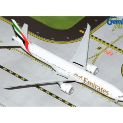 Airplane Model*Gemini Jets GJUAE2068 1:400 Emirates 777-300ER A6-END - Miniature Marvels: Airplane Models & Painted Dice