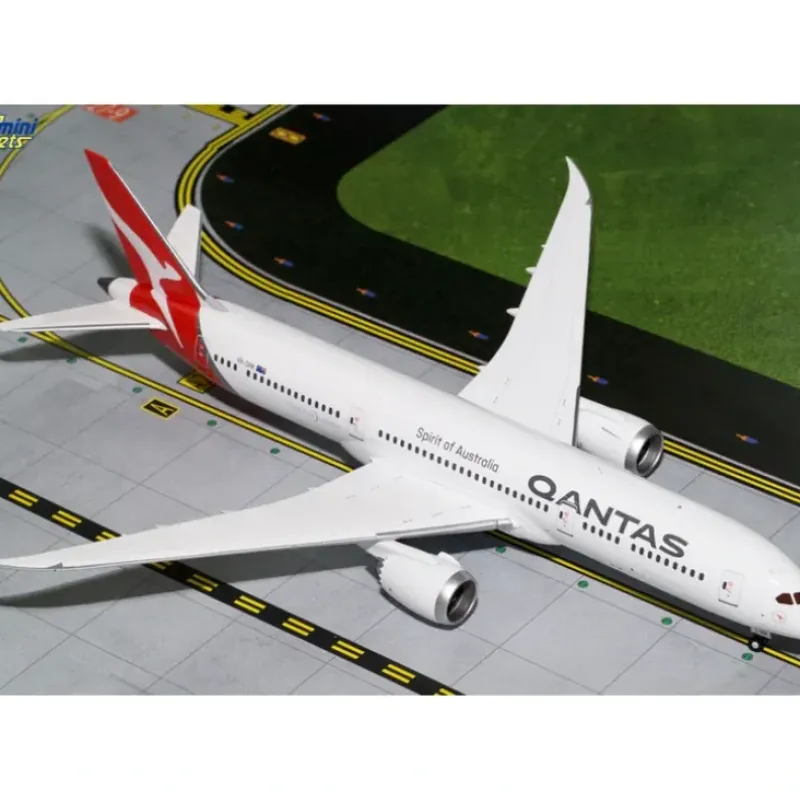Airplane Model*Gemini Jets G2QFA653 1:200 Qantas Boeing 787-9 - Miniature Marvels: Airplane Models & Painted Dice