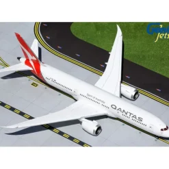Airplane Model*Gemini Jets G2QFA983 1:200 Qantas Airways Boeing 787-9 Dreamliner - Miniature Marvels: Airplane Models & Painted Dice