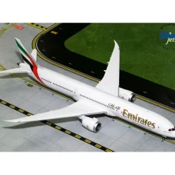 Airplane Model*Gemini Jets G2UAE740 1:200 Emirates Boeing 787-10 - Miniature Marvels: Airplane Models & Painted Dice