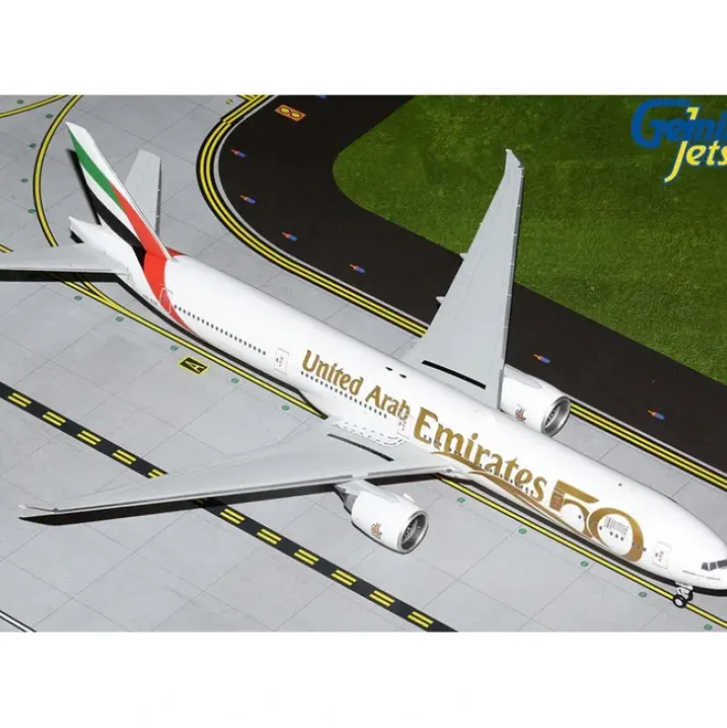 Airplane Model*Gemini Jets G2UAE1055 1:200 Emirates Boeing 777-300ER A6-EGD "UAE 50th Anniversary" - Miniature Marvels: Airplane Models & Painted Dice