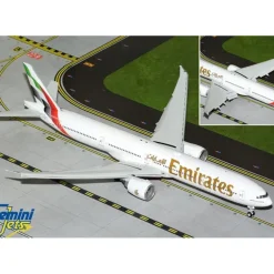 Airplane Model*Gemini Jets G2UAE1250F 1:200 Emirates Boeing 777-300ER A6-ENV (Flaps Down) - Miniature Marvels: Airplane Models & Painted Dice