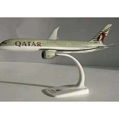 Airplane Model*Herpa 1:200 Qatar Airways Boeing 787-8 Plastic - Miniature Marvels: Airplane Models & Painted Dice