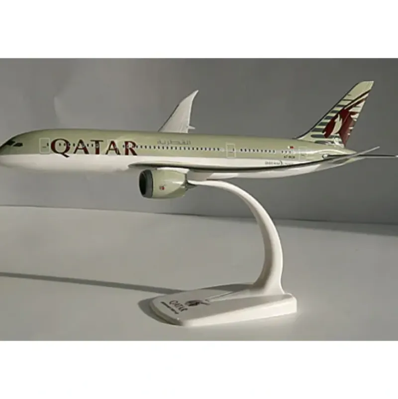 Airplane Model*Herpa 1:200 Qatar Airways Boeing 787-8 Plastic - Miniature Marvels: Airplane Models & Painted Dice