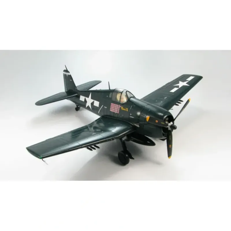 Airplane Model*Hobby Master HA0301 1:32 F6F-5 Hellcat - Miniature Marvels: Airplane Models & Painted Dice