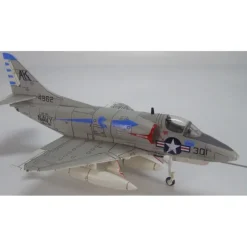 Airplane Model*Hobby Master HA1402 1:72 McDonnell Douglas A-4B VA-106 The Gladiators - Miniature Marvels: Airplane Models & Painted Dice