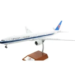 Airplane Model*InFlight IF277730815 1:200 China Southern Boeing 777-300ERB-2099 - Miniature Marvels: Airplane Models & Painted Dice