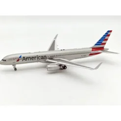 Airplane Model*Inflight IF752AA0124 1:200 American Airlines Boeing 757-223 N188AN - Miniature Marvels: Airplane Models & Painted Dice