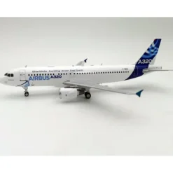Airplane Model*Inflight IFAIRBUS320 1:200 Airbus A320-211 - Miniature Marvels: Airplane Models & Painted Dice