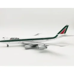 Airplane Model**InFlight IF742AZ0920 1:200 Alitalia Boeing 747-200 - Miniature Marvels: Airplane Models & Painted Dice