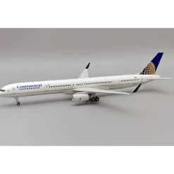 Airplane Model*Inflight IF753CO1023 1:200 Continental Airlines Boeing 757-324 N57857 - Miniature Marvels: Airplane Models & Painted Dice