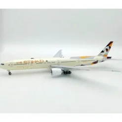 Airplane Model*InFlight IF773EY0721 1:200 Etihad Boeing 777-300 - Miniature Marvels: Airplane Models & Painted Dice