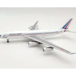 Airplane Model*InFlight200 IF342FAF01 Republique Francaise A340-200 F-RAJB - Miniature Marvels: Airplane Models & Painted Dice