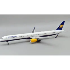 Airplane Model*Inflight IF753FI0224 1:200 Icelandair Boeing 757-308 TF-FIX - Miniature Marvels: Airplane Models & Painted Dice
