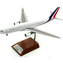 Airplane Model*InFlight200 IF3320816M France Air Force A330-200 F-RARF - Miniature Marvels: Airplane Models & Painted Dice