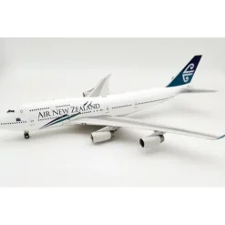Airplane Model*InFlight IF744NZ0820 1:200 Air New Zealand Boeing 747-419 - Miniature Marvels: Airplane Models & Painted Dice