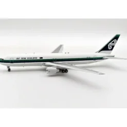 Airplane Model*Inflight IF763NZ0423 1:200 Air New Zealand Boeing 767-300 ZK-NCH - Miniature Marvels: Airplane Models & Painted Dice