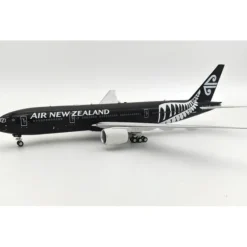 Airplane Model*Inflight IF772NZ1223 1:200 Air New Zealand Boeing 777-219/ER ZK-OKH - Miniature Marvels: Airplane Models & Painted Dice