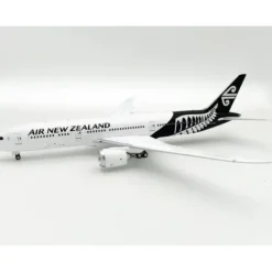 Airplane Model**InFlight IF789NZ1120 1:200 Air New Zealand Boeing 787-9 - Miniature Marvels: Airplane Models & Painted Dice